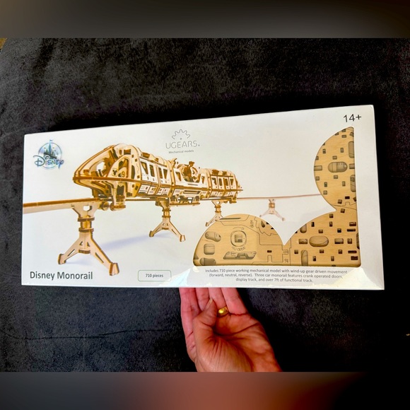 NWT, SEALED IN BOX UGEARS Disney Monorail Model Kit - Picture 1 of 4